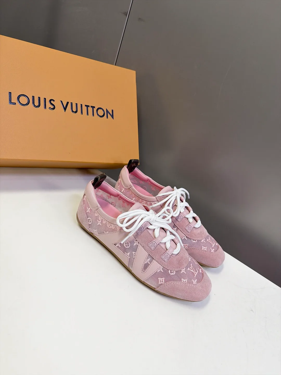 Кроссовки Женские Louis Vuitton 18005463