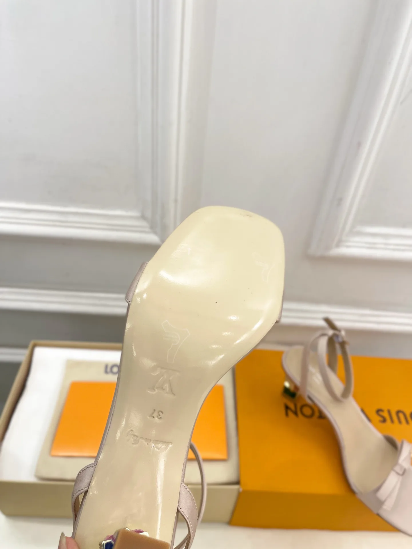 Босоножки Женские Louis Vuitton 18034967