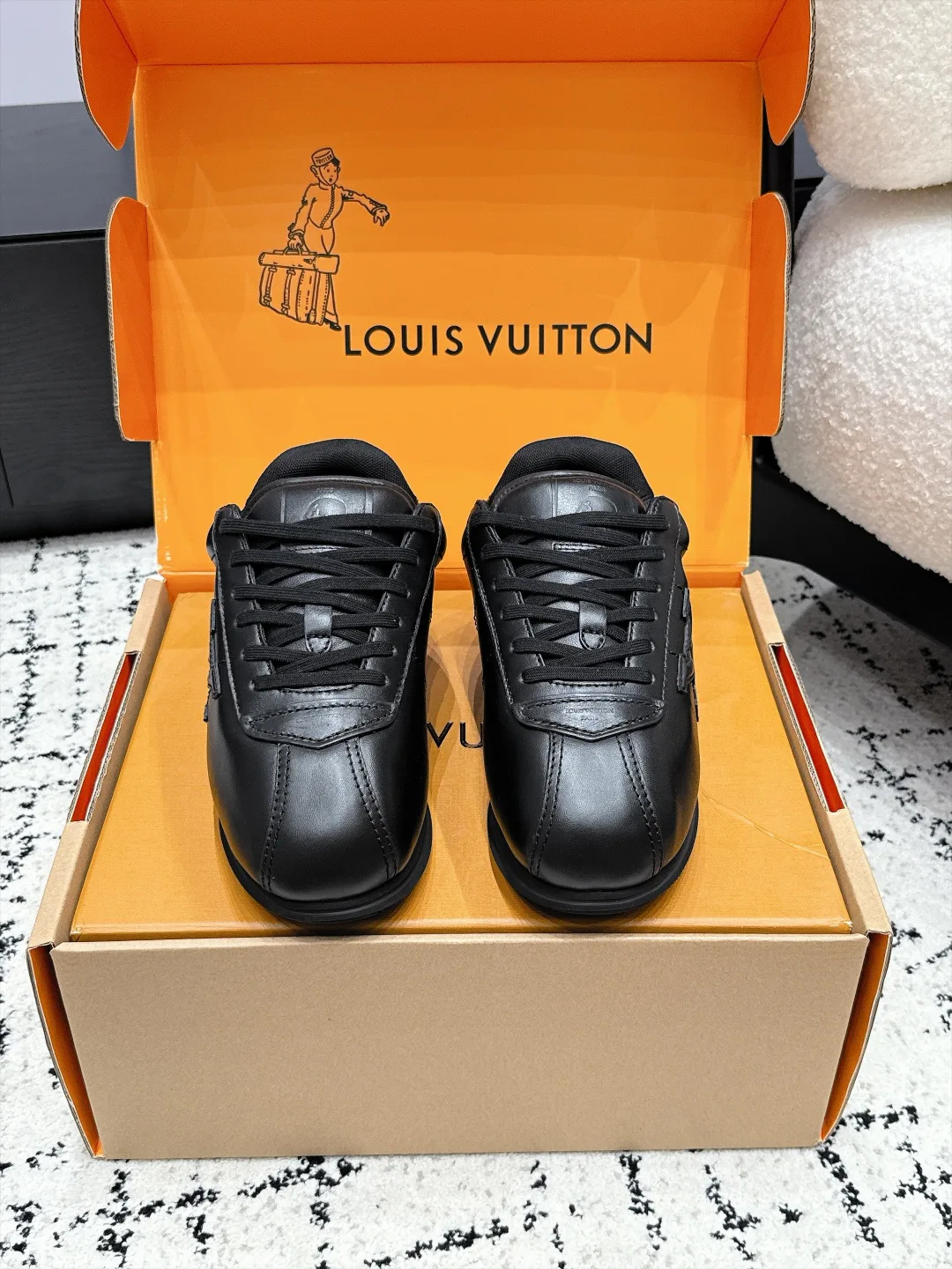 Кроссовки Женские Louis Vuitton 18406483