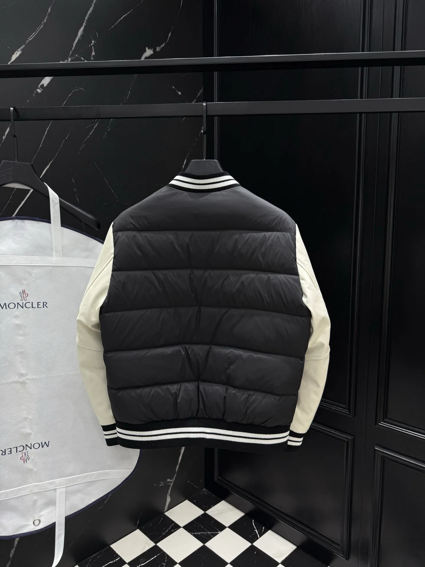 Куртки И Пуховики Женские Moncler 1516574