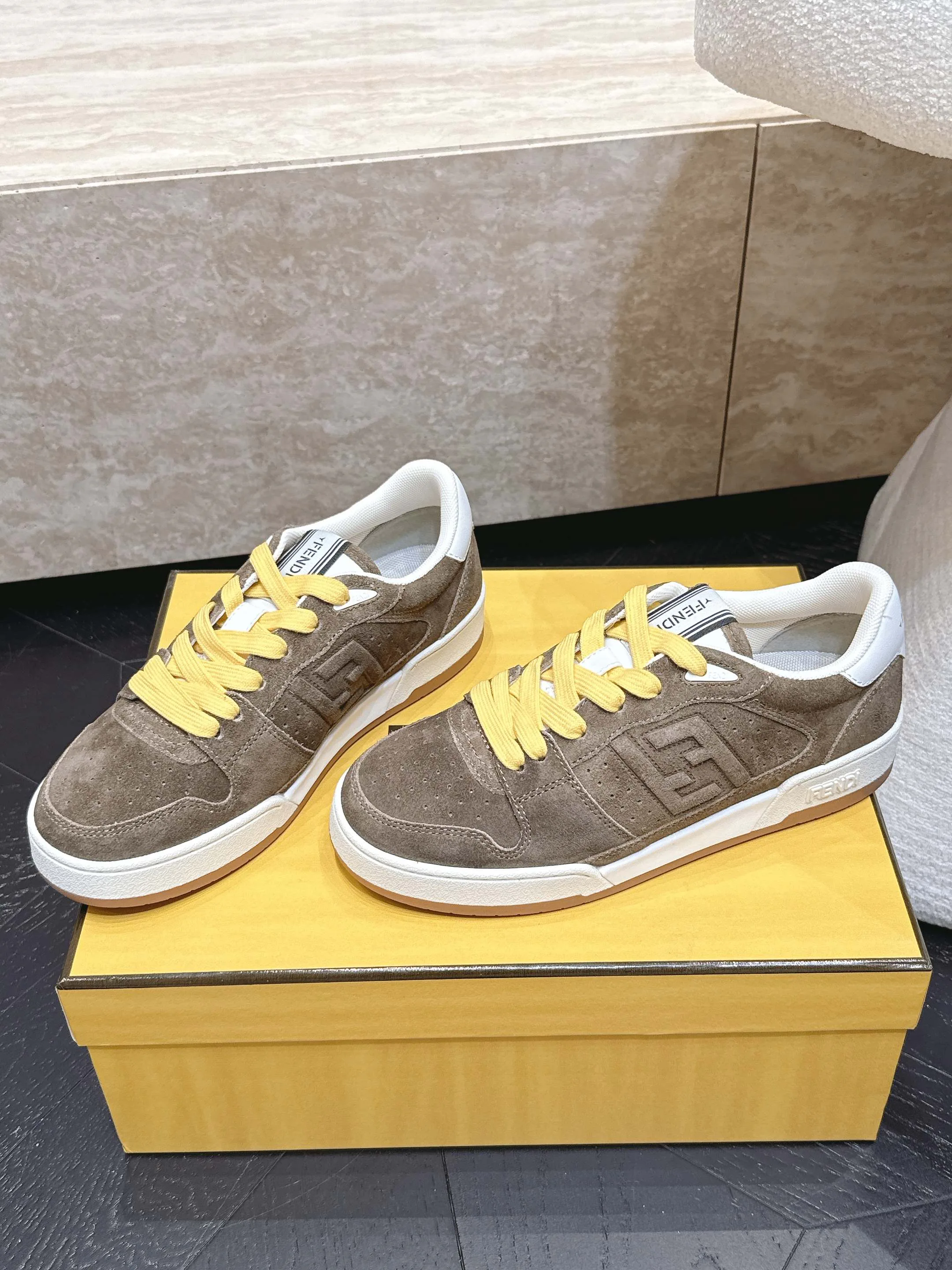 Кроссовки Женские Fendi 17682040