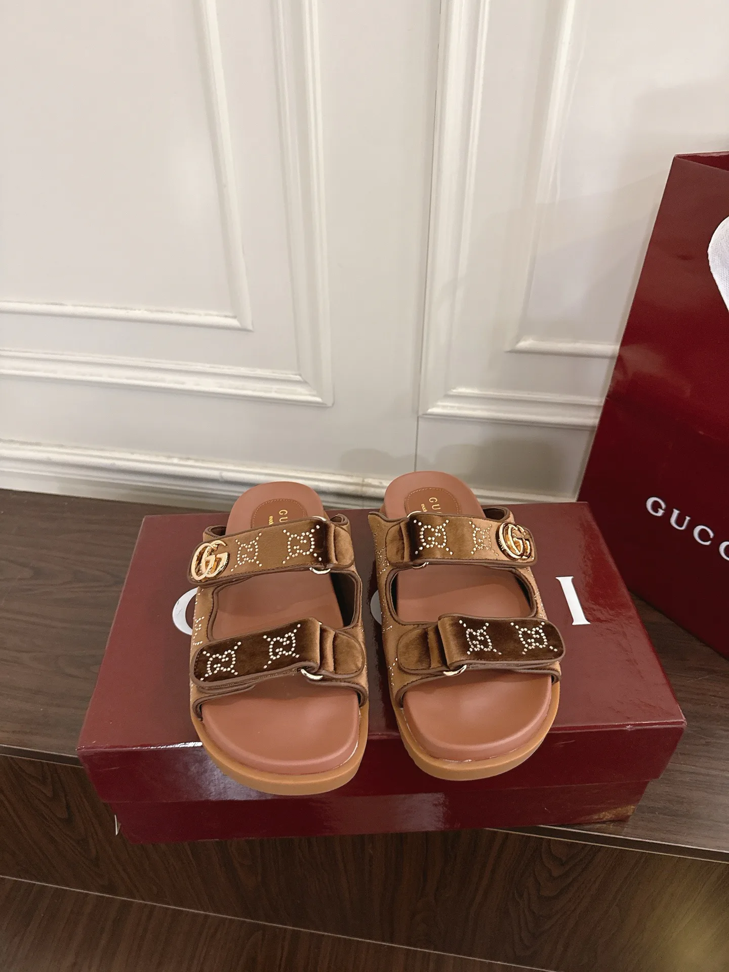 Шлепанцы Женские Gucci 13540606