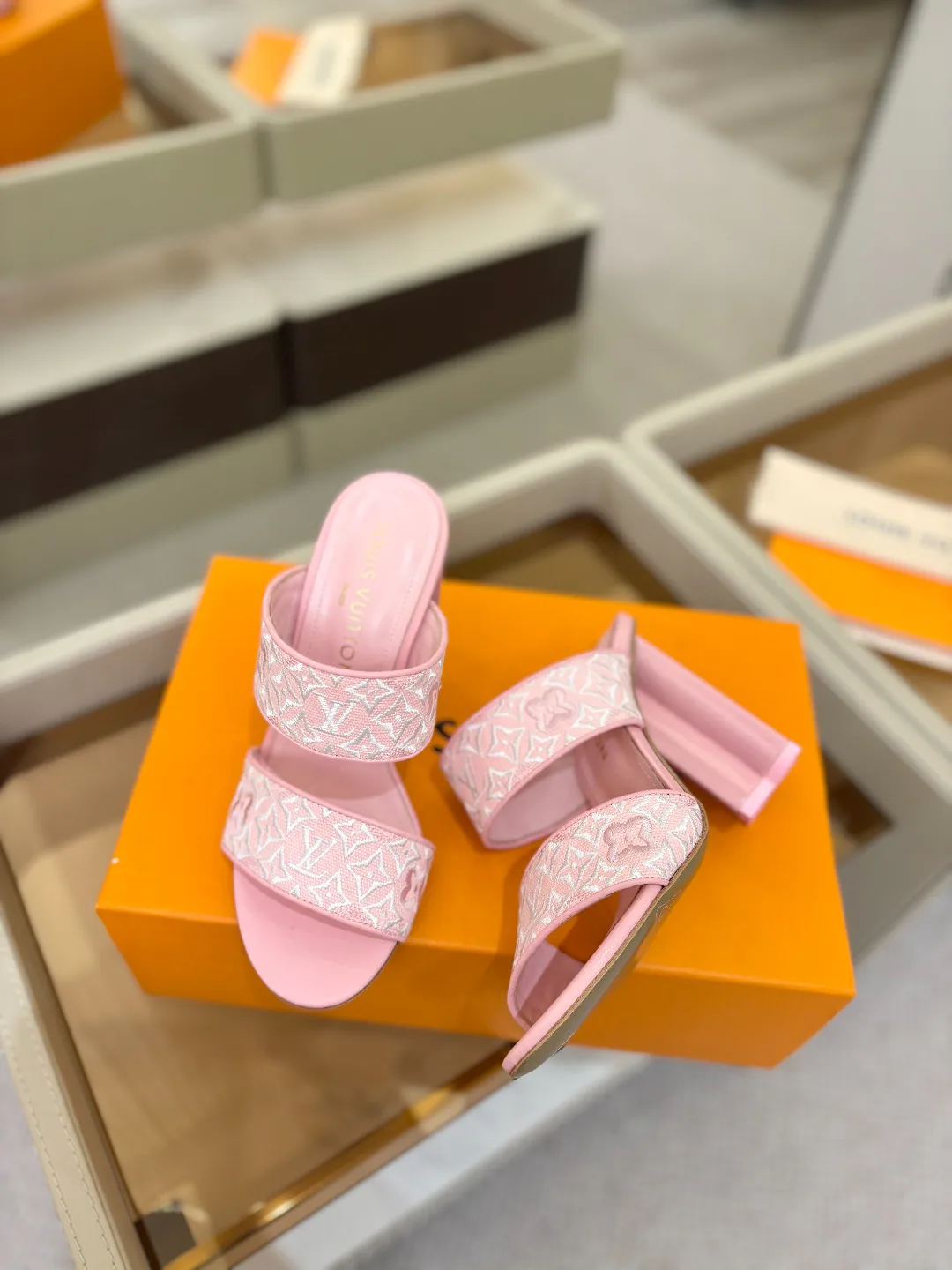 Босоножки Женские Louis Vuitton 11601039