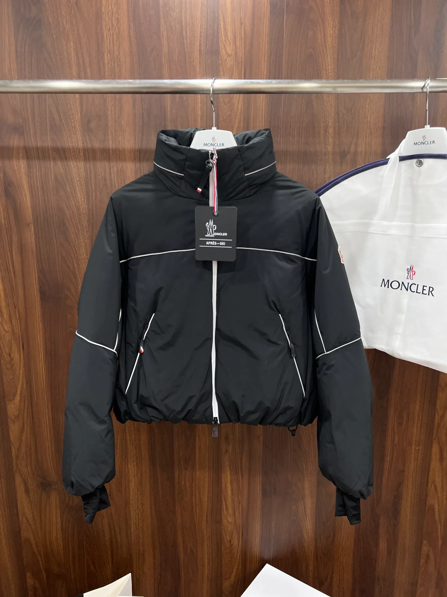 Куртки И Пуховики Женские Moncler 17888374