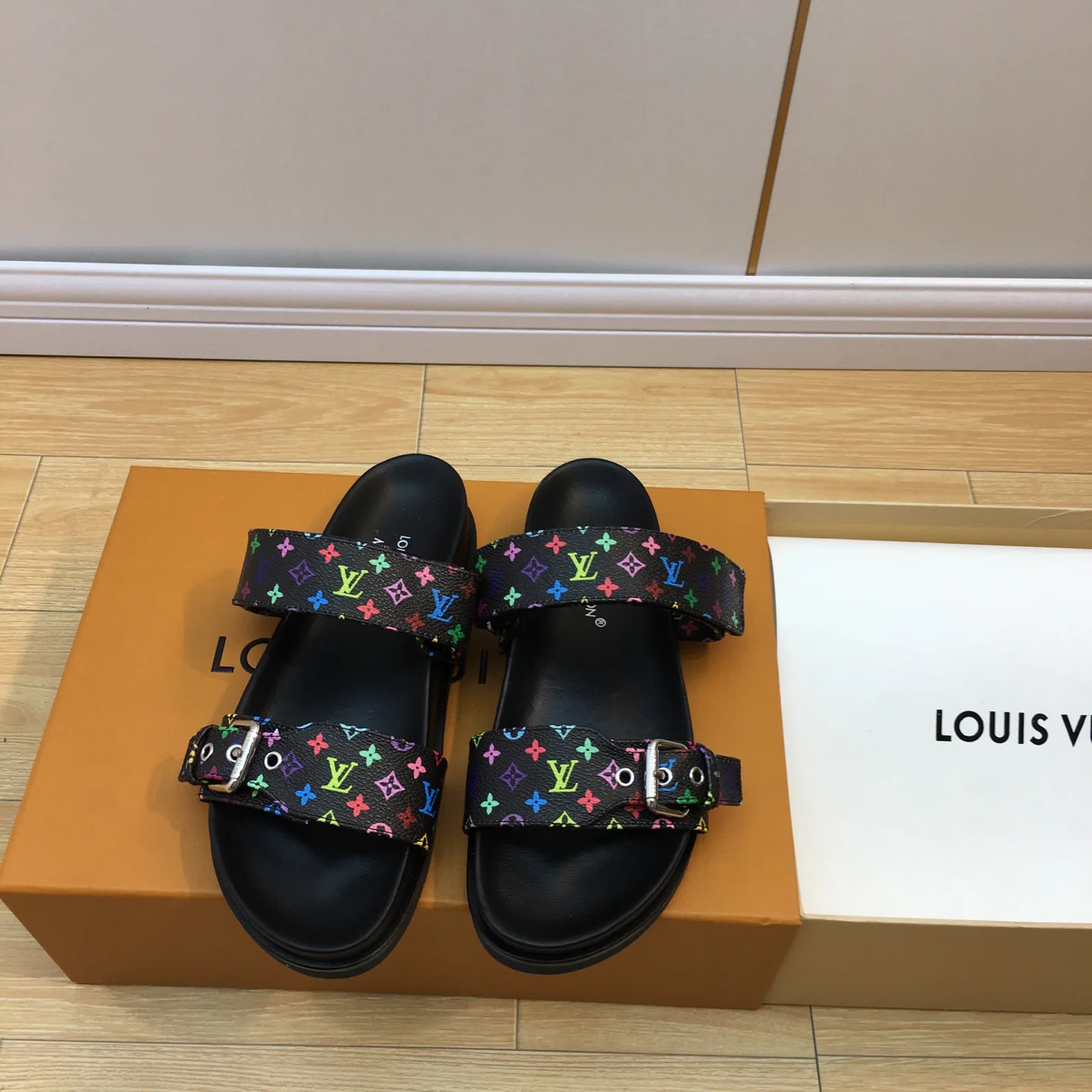 Шлепанцы Женские Louis Vuitton 30703
