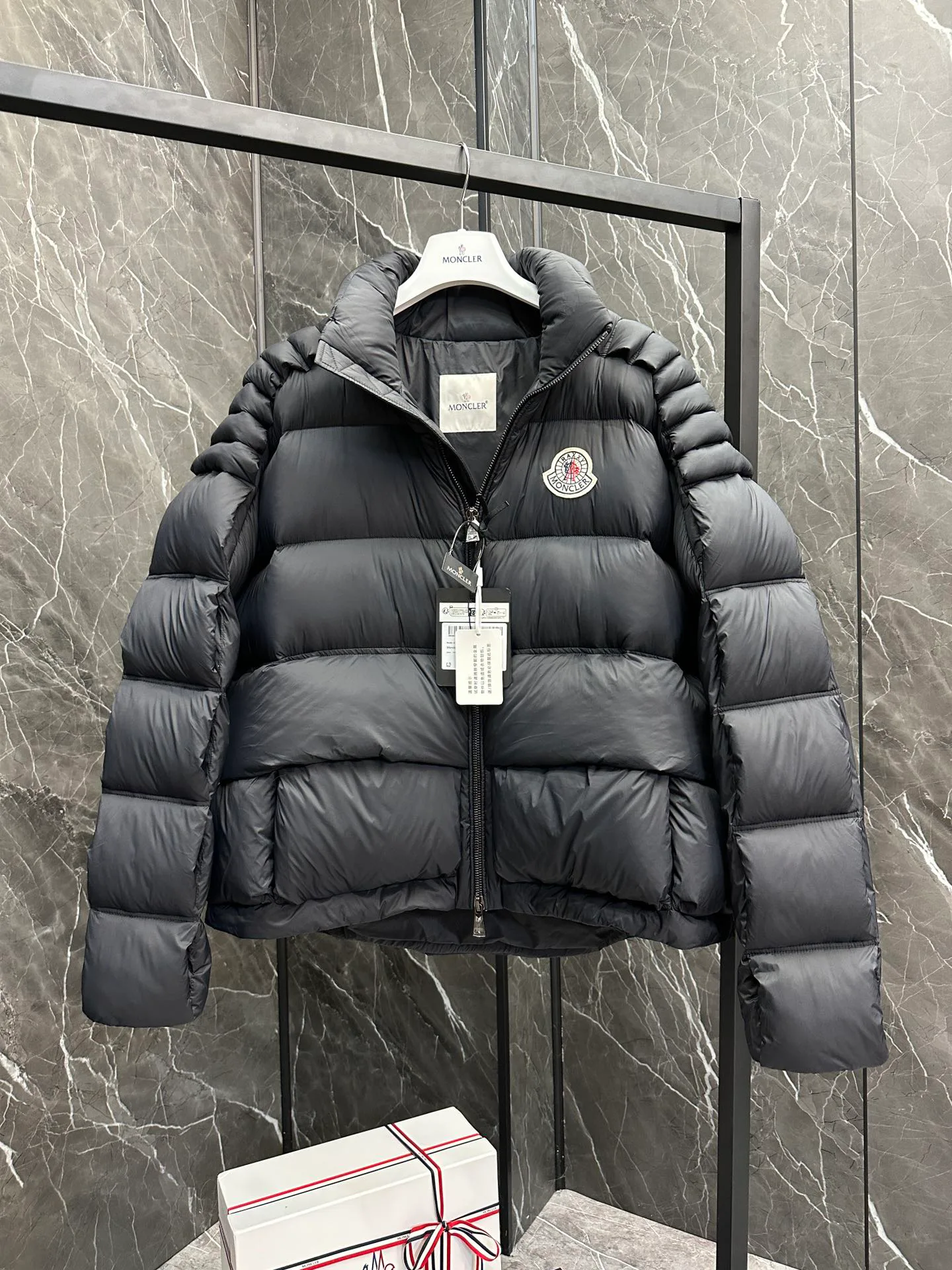 Куртки И Пуховики Женские Moncler 18130169