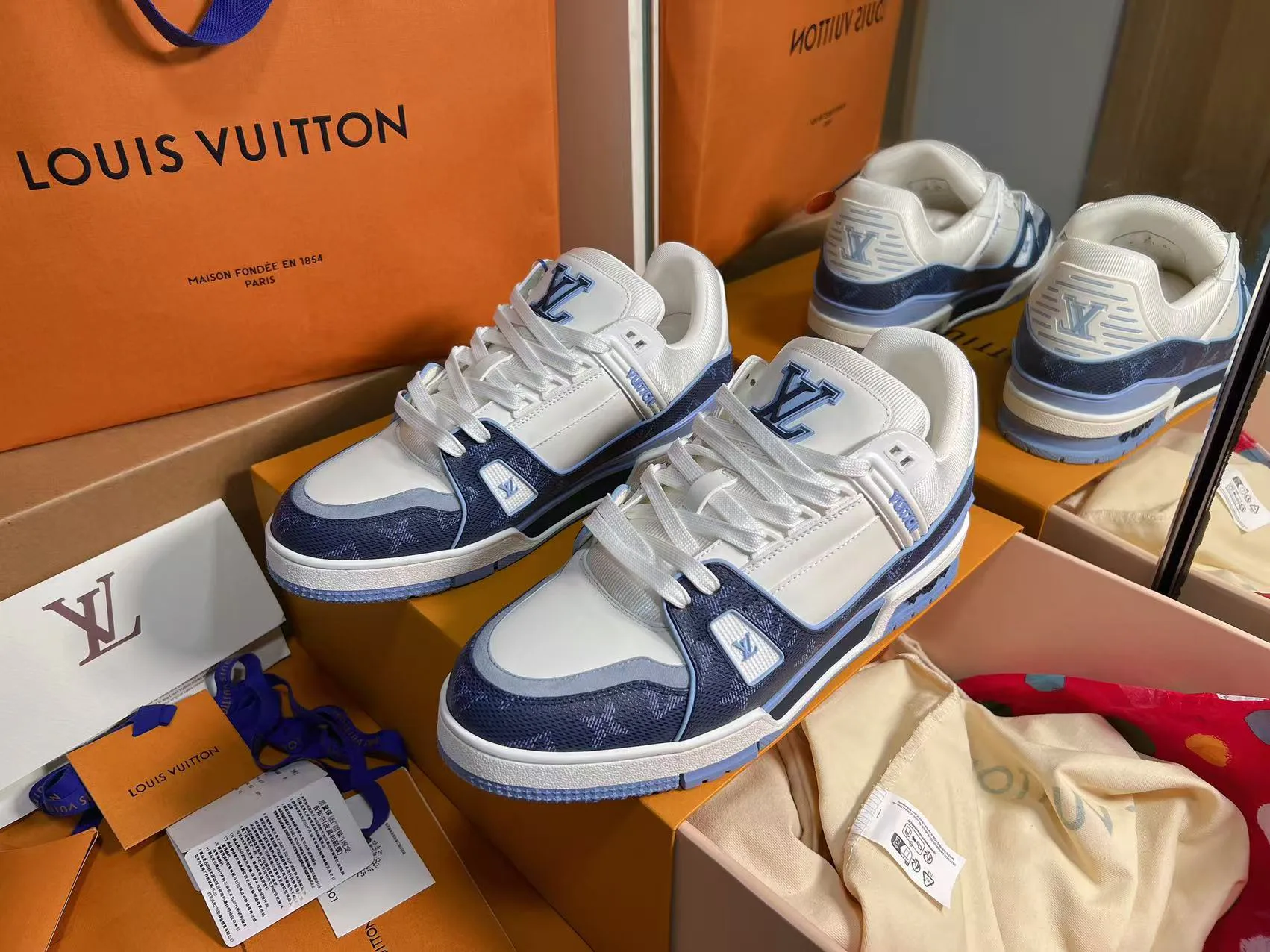 Кроссовки Женские Louis Vuitton 11696569