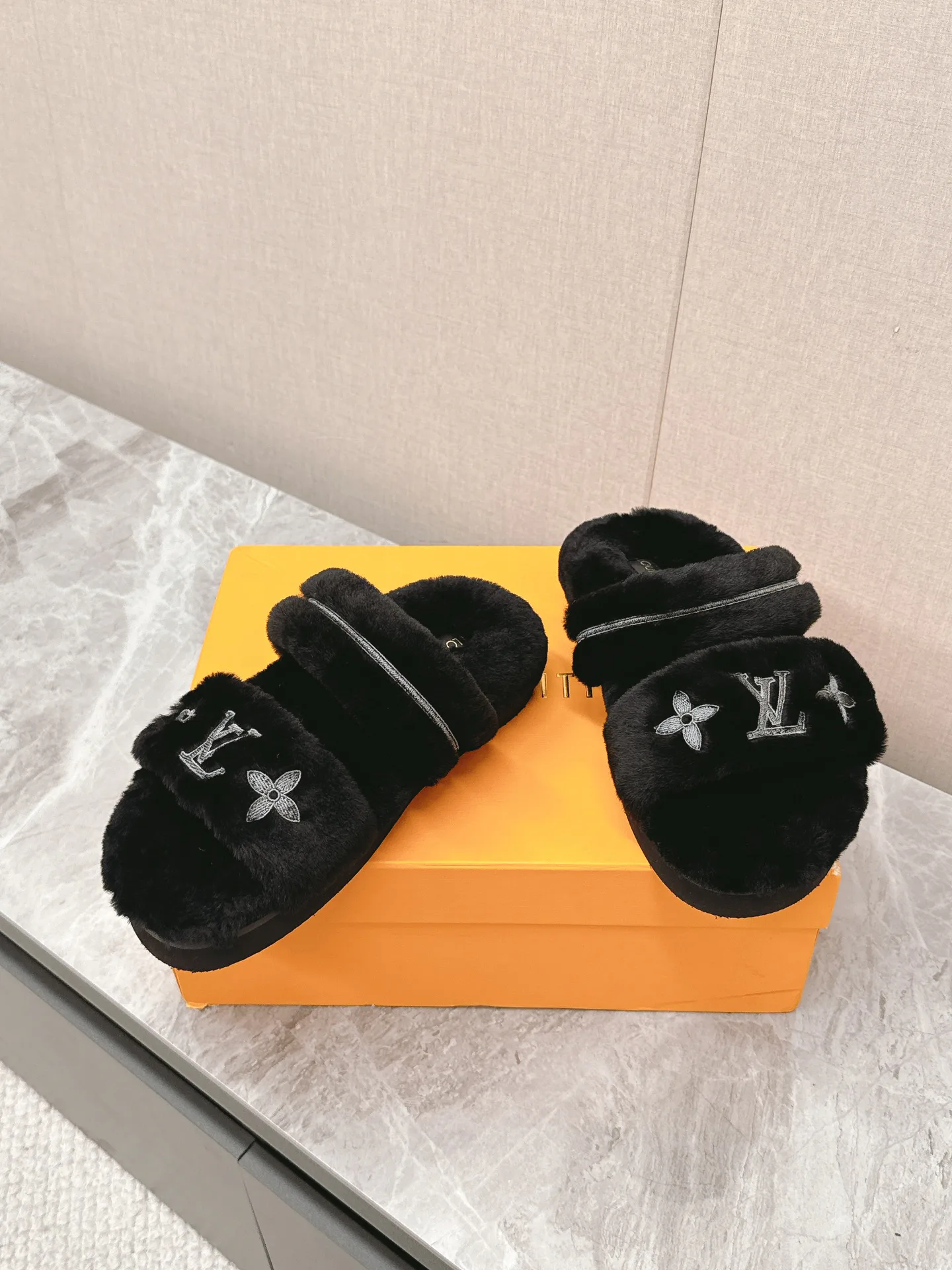 Тапочки Женские Louis Vuitton 137375