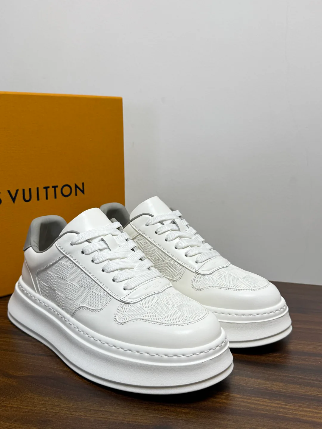 Кроссовки Мужские Louis Vuitton 19643237