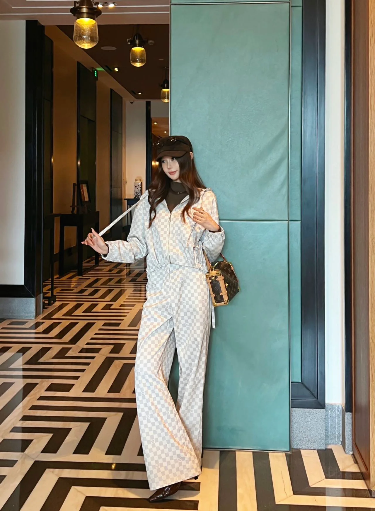 Брюки Женские Louis Vuitton 18221083