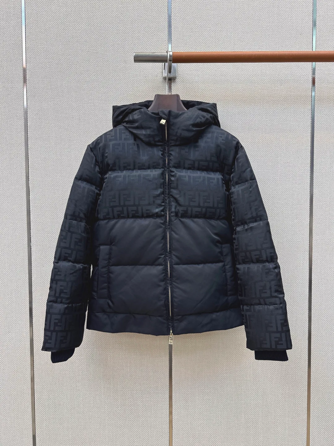 Куртки И Пуховики Женские Fendi 18279067