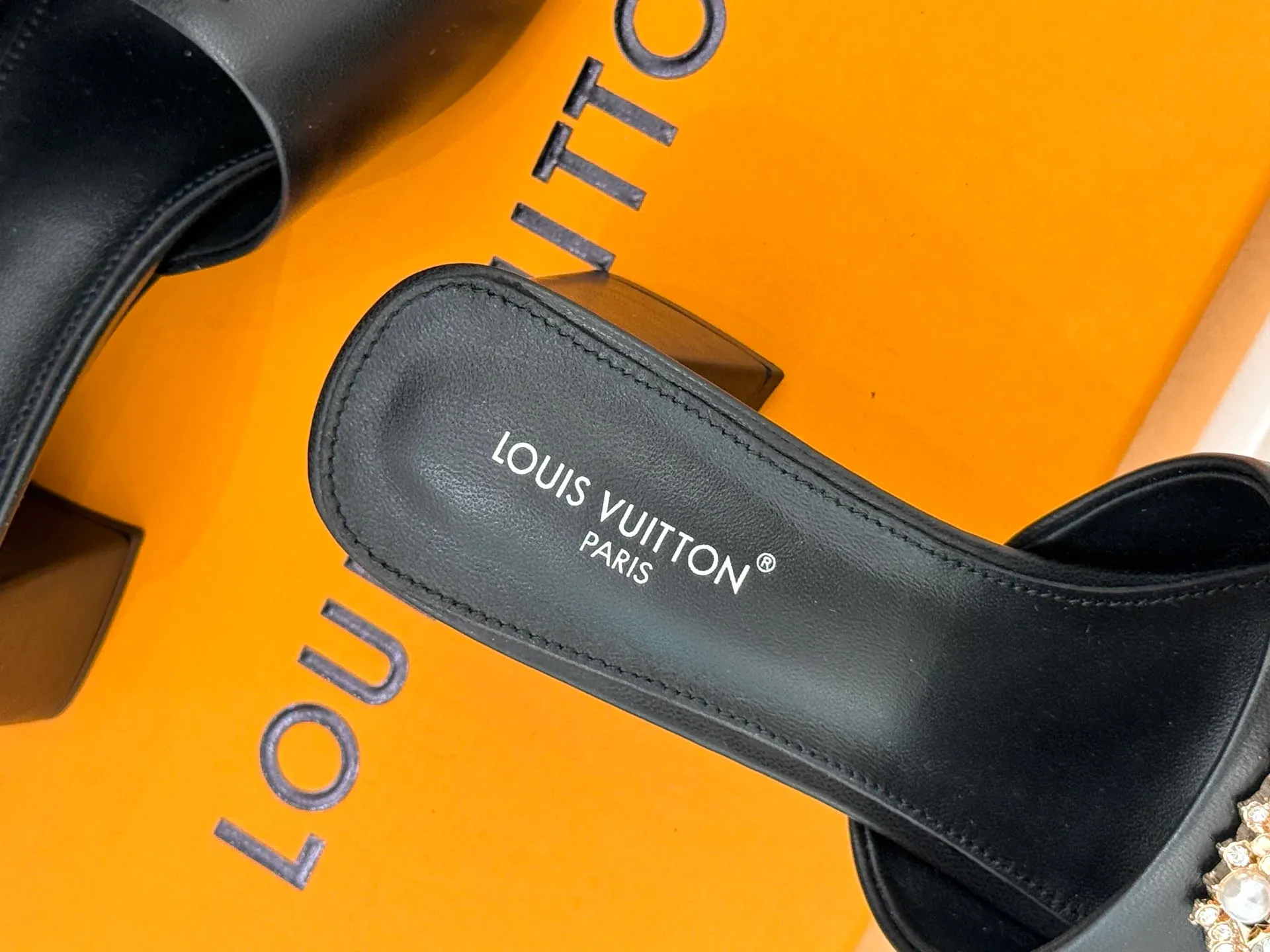 Шлепанцы Женские Louis Vuitton 2768100