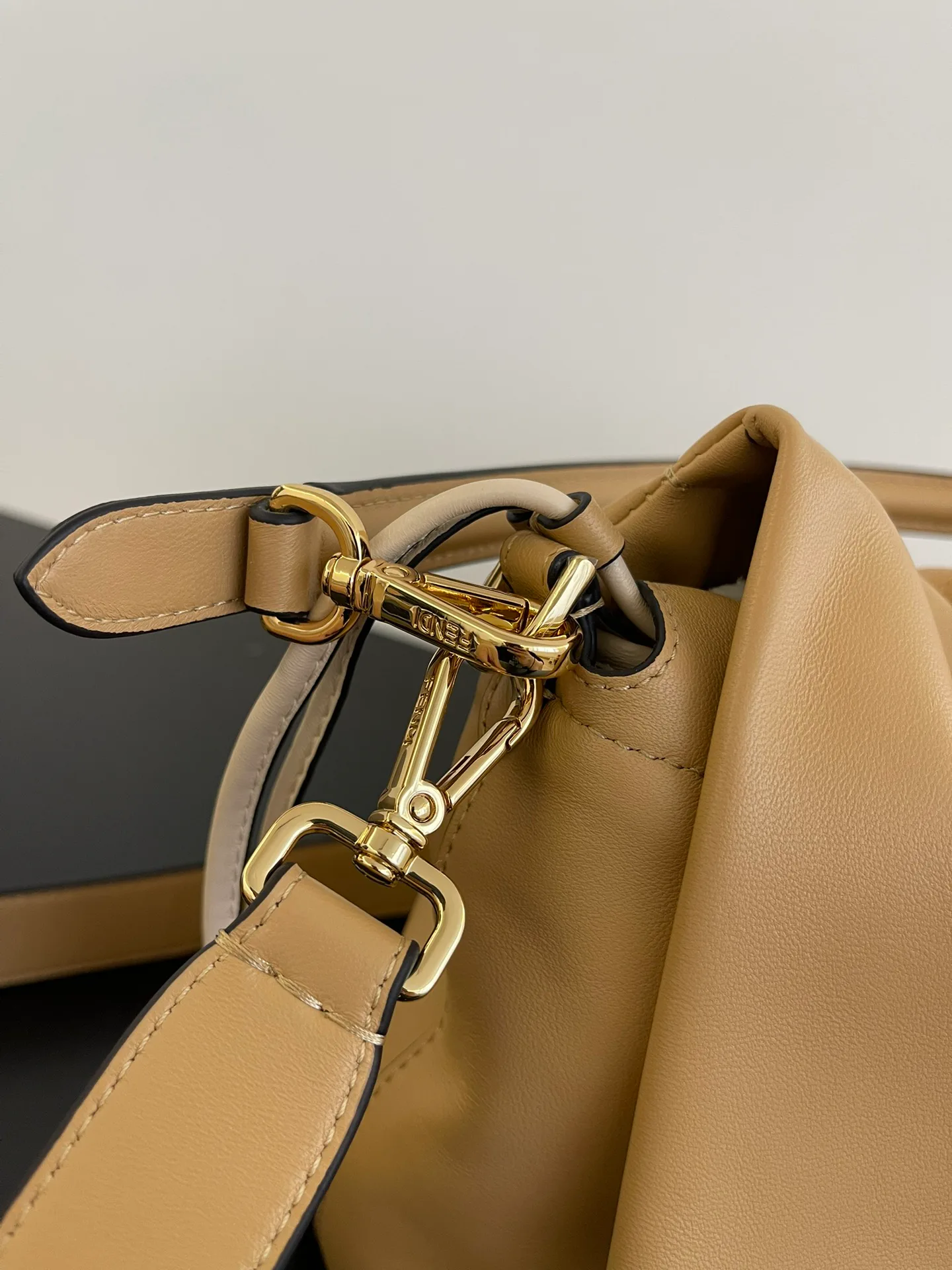 Классические Сумки Женские Fendi 13546215