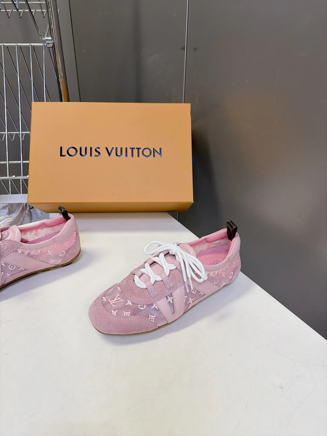 Кроссовки Женские Louis Vuitton 18005463