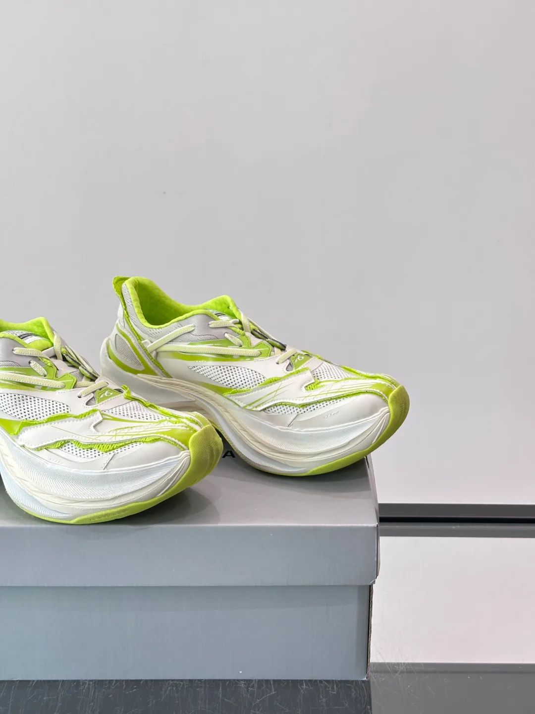 Кроссовки Женские Balenciaga 17649836