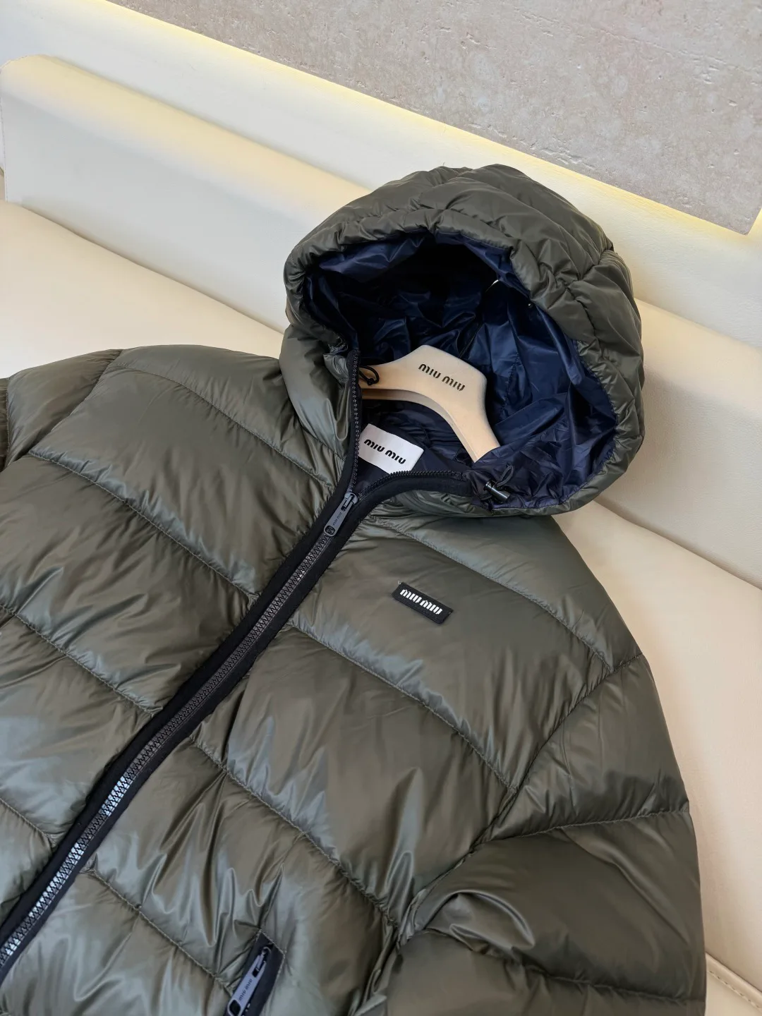 Куртки И Пуховики Женские Miu Miu 18629933