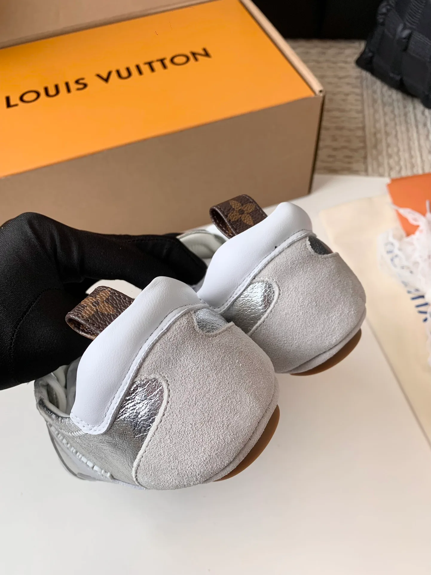 Кроссовки Женские Louis Vuitton 17753811