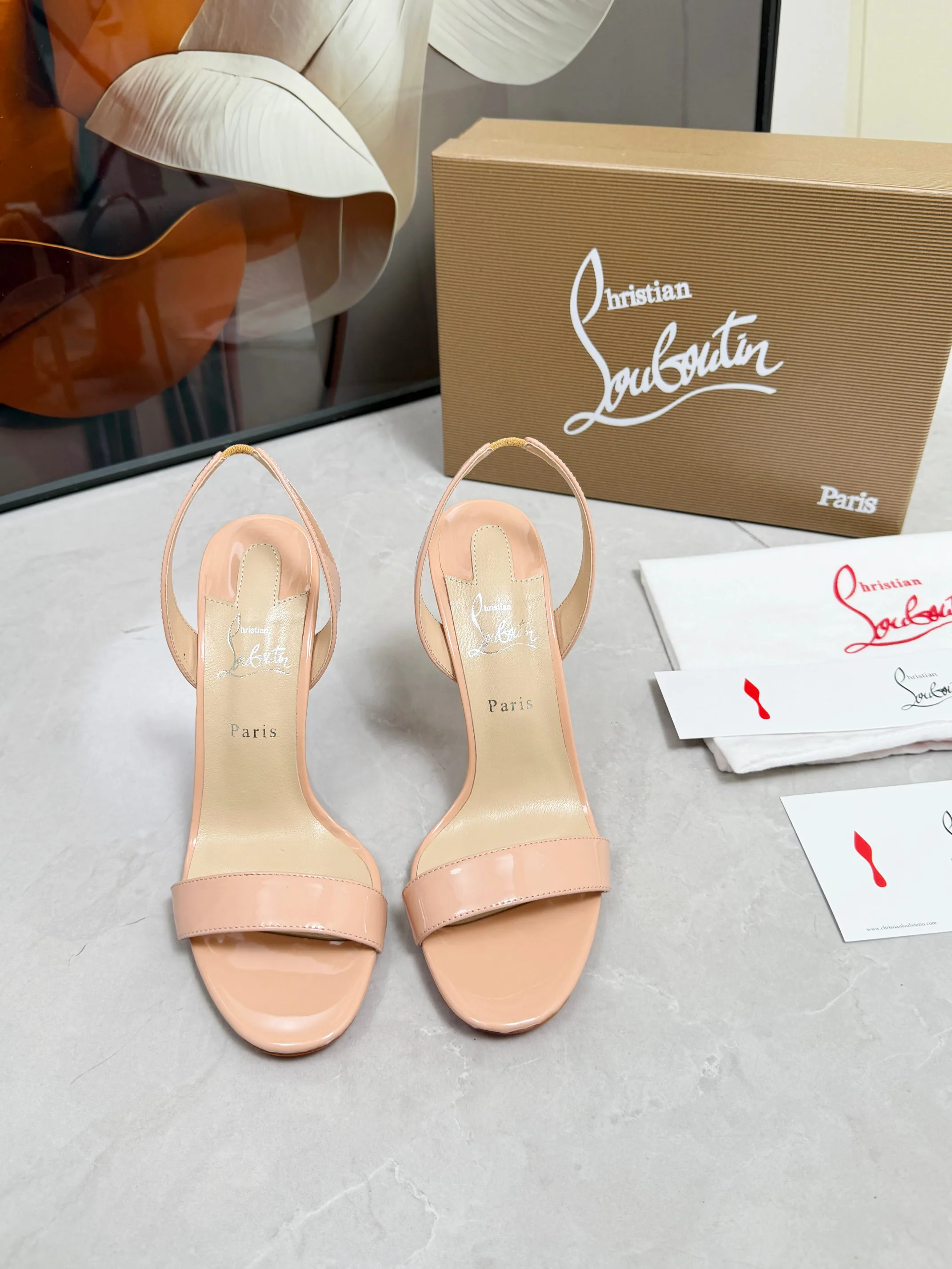 Босоножки Женские Christian Louboutin 18739792