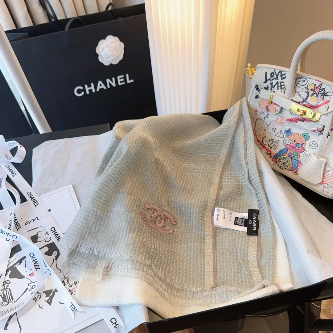 Шарфы Chanel 18627106