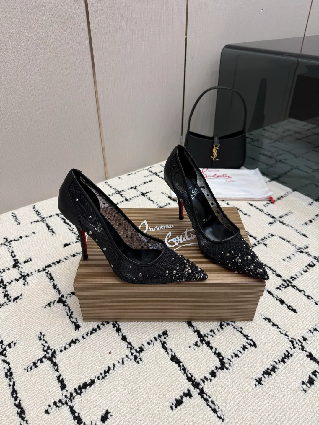 Туфли Женские Christian Louboutin 16926571