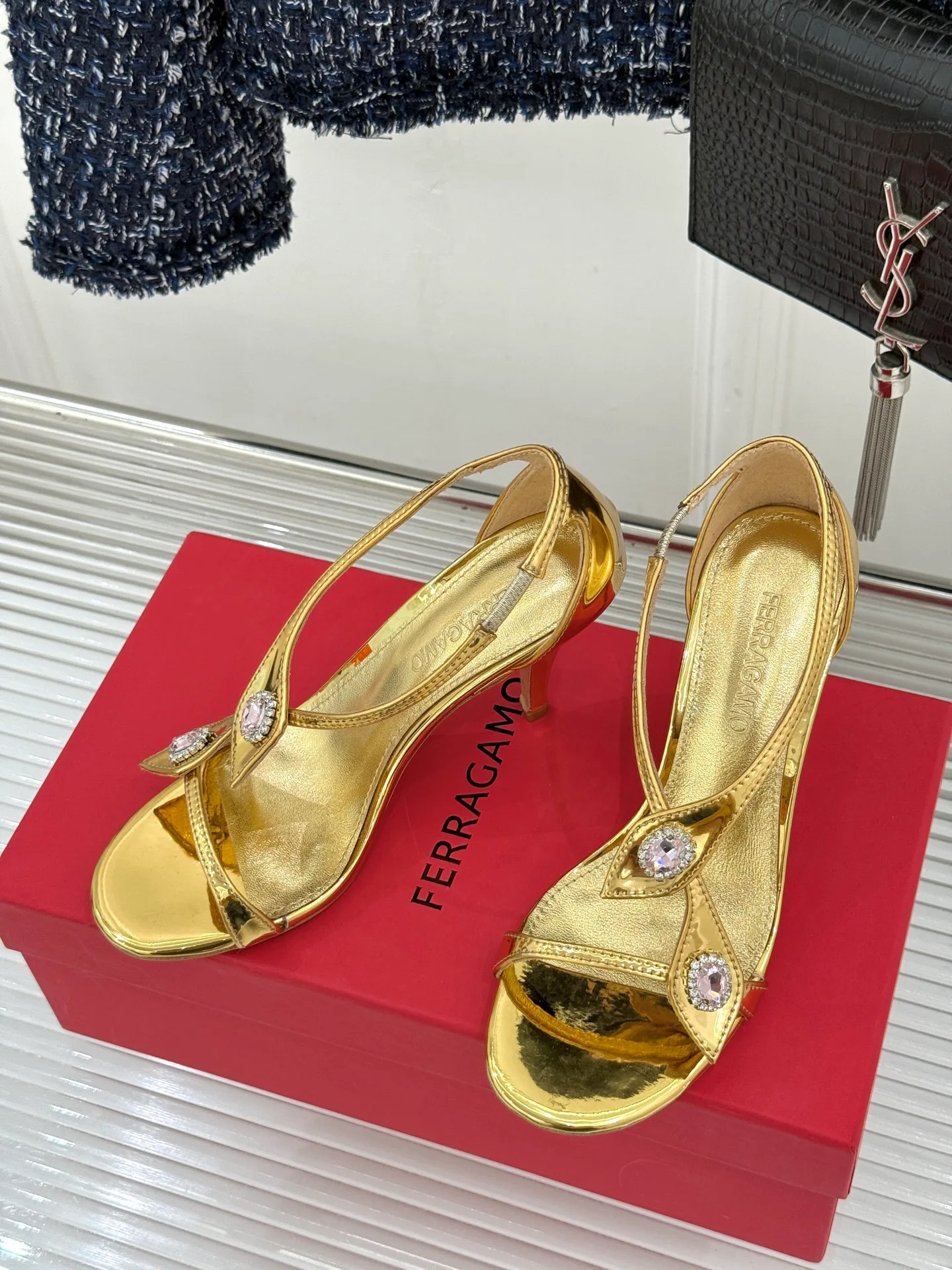 Босоножки Женские Salvatore Ferragamo 11312297