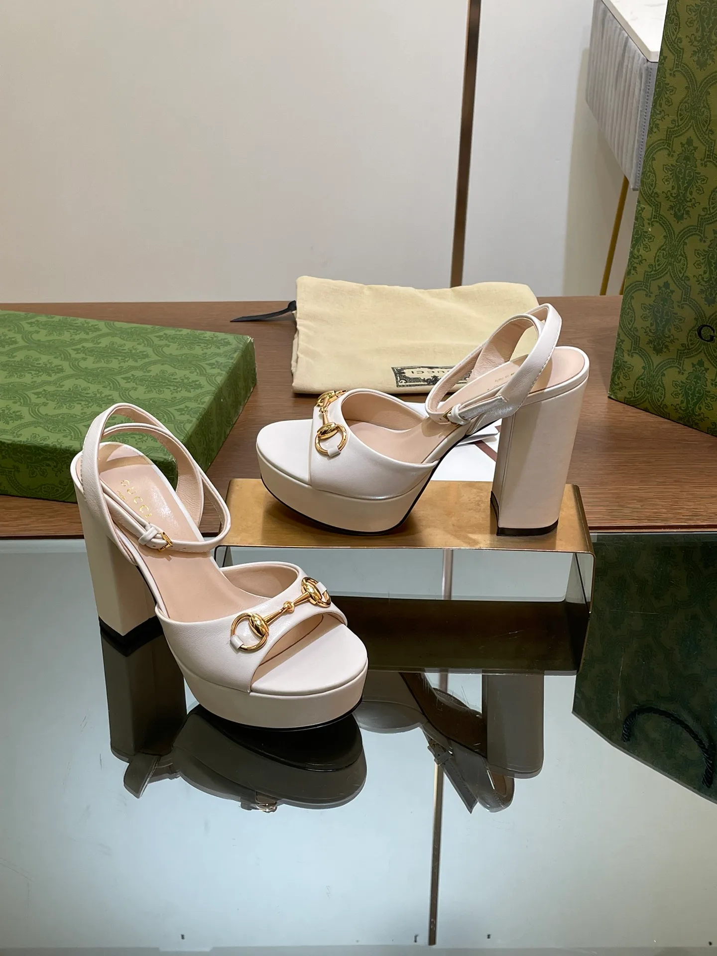 Босоножки Женские Gucci 11616314