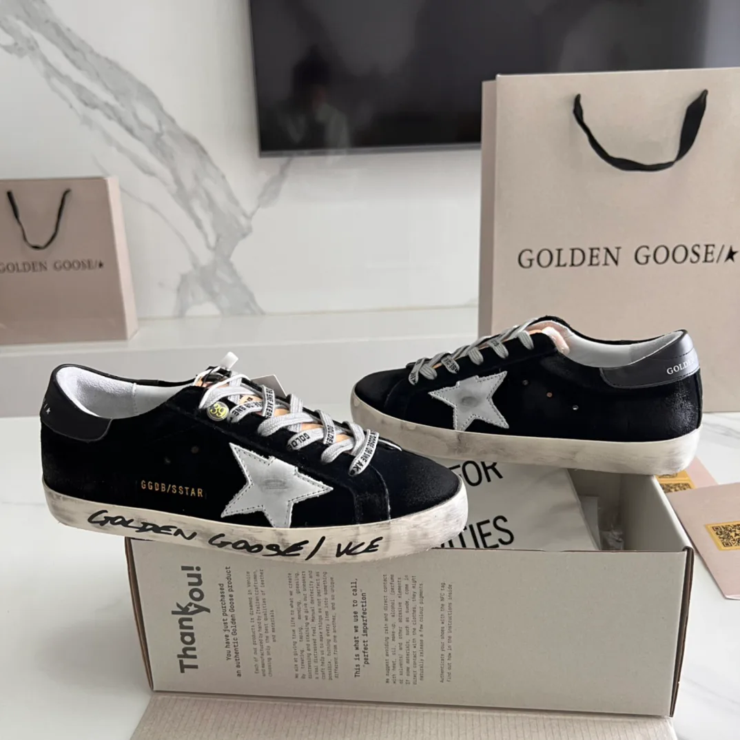 Кроссовки Женские Golden Goose 16995656