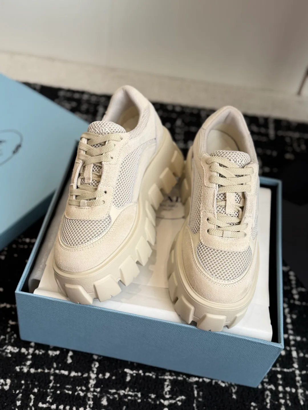 Кроссовки Женские Prada 18138859