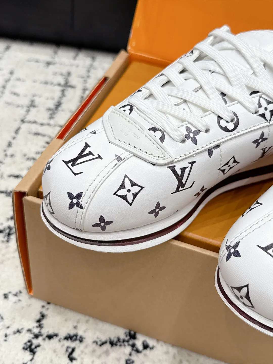 Кроссовки Женские Louis Vuitton 18406474
