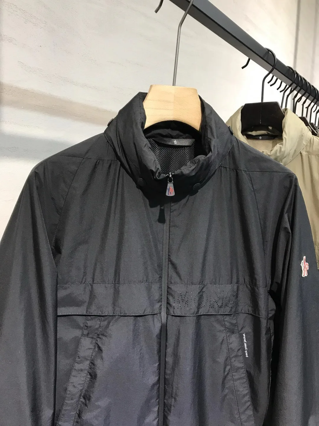 Куртки И Пуховики Мужские Moncler 11651513