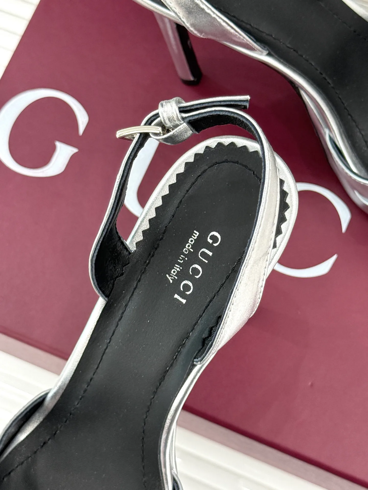 Босоножки Женские Gucci 17646537