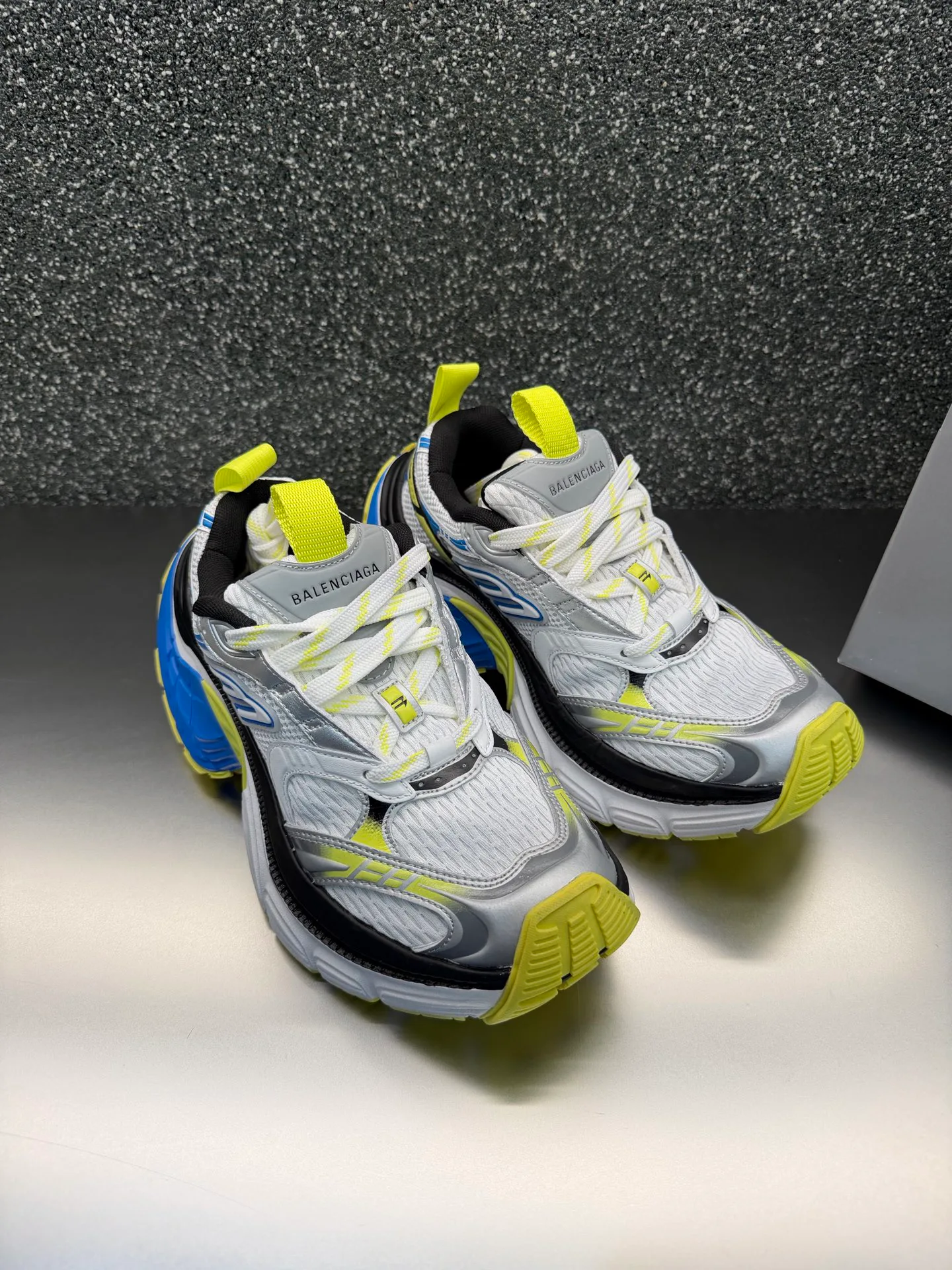 Кроссовки Женские Balenciaga 11704839