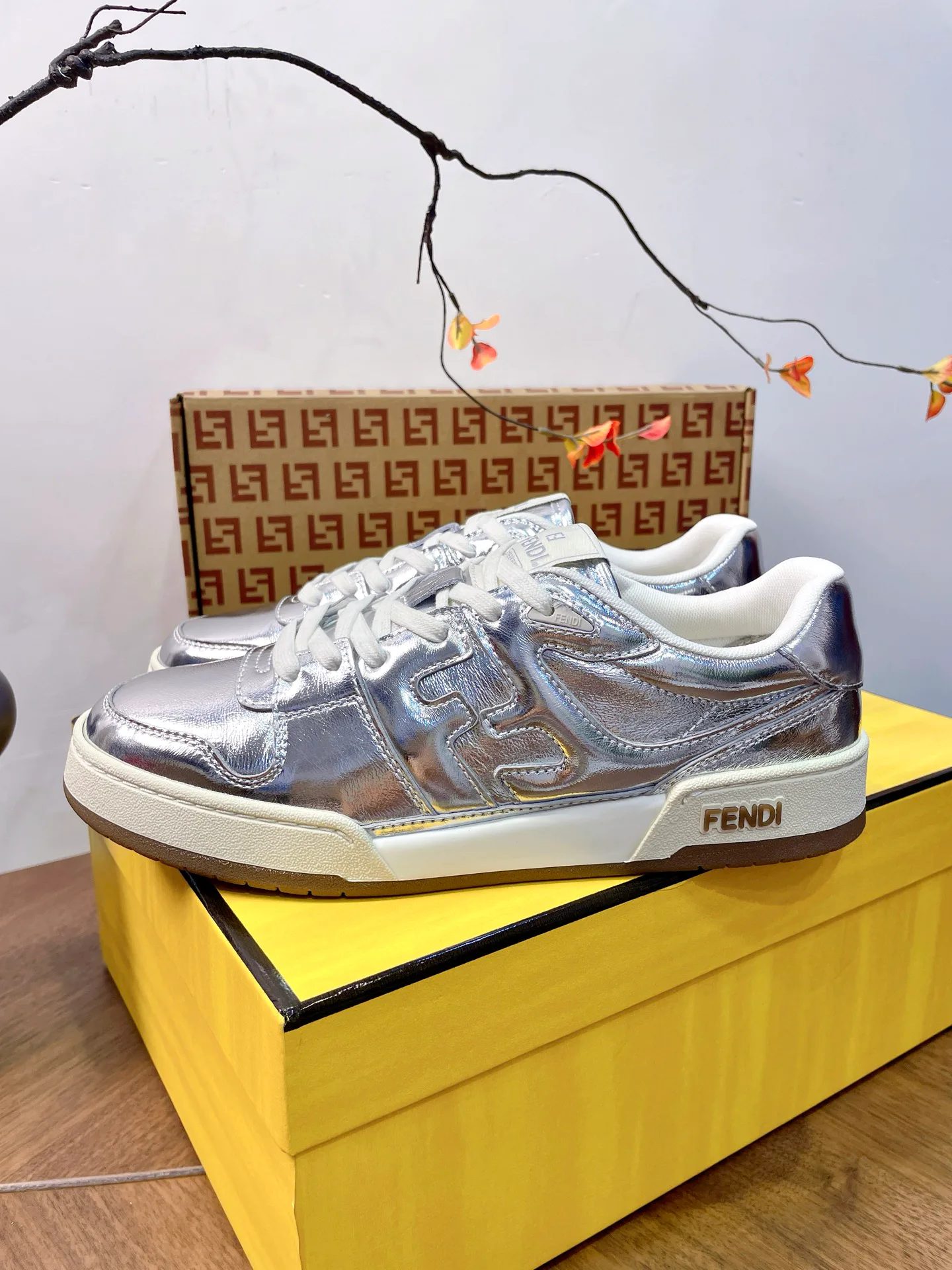 Кроссовки Женские Fendi 17957326