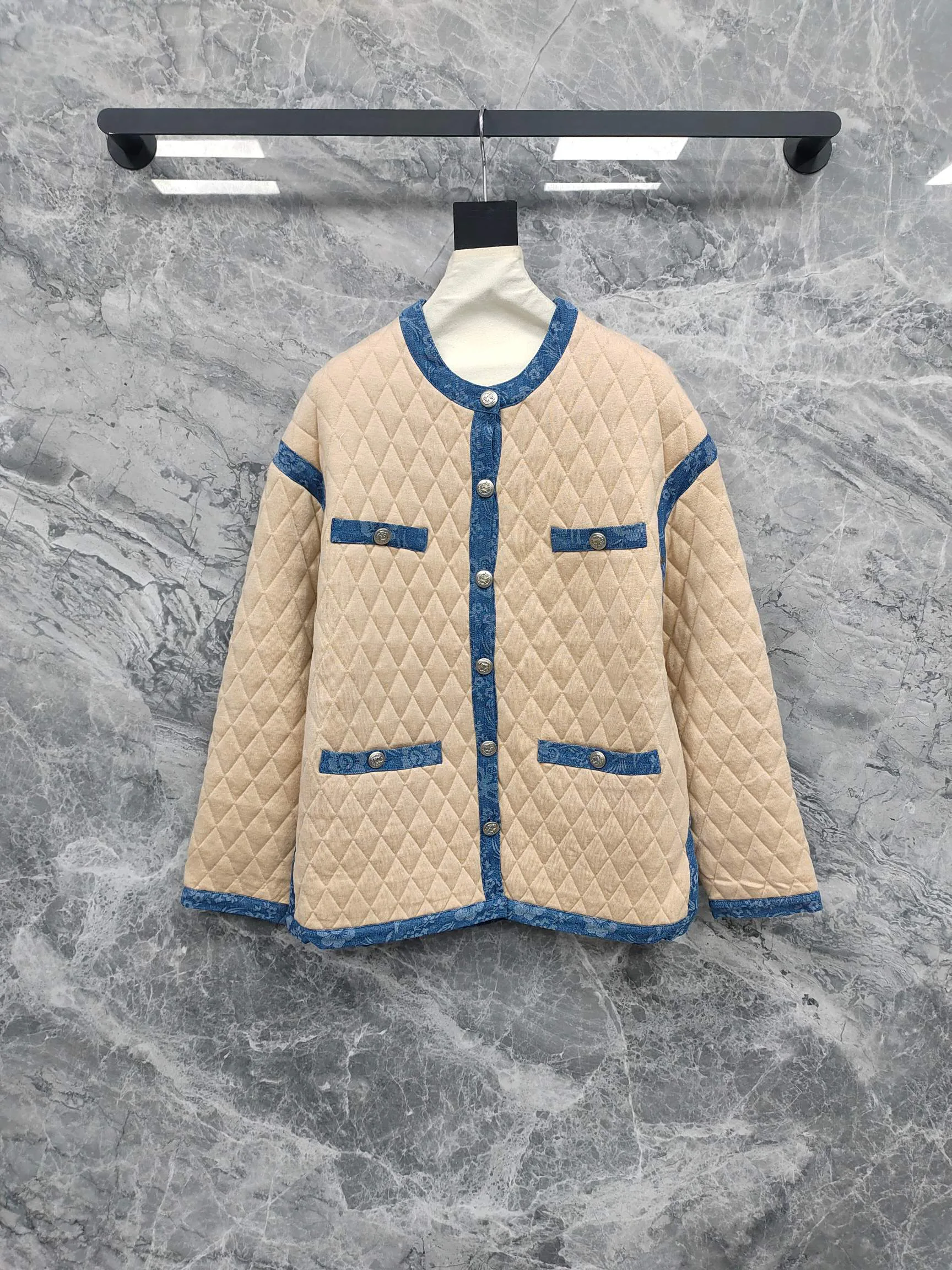 Куртки И Пуховики Женские Chanel 18743611