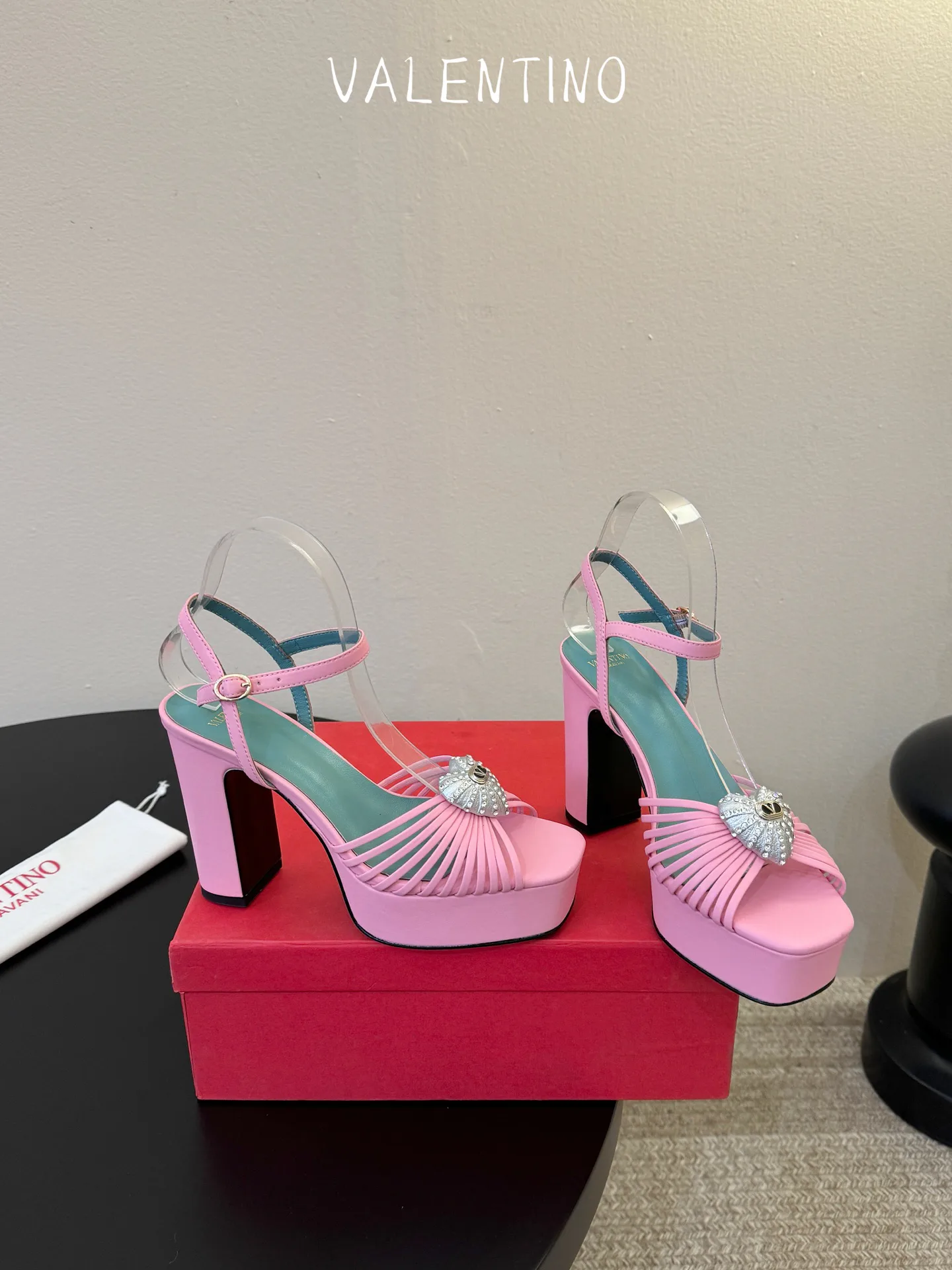 Босоножки Женские Valentino 17396952