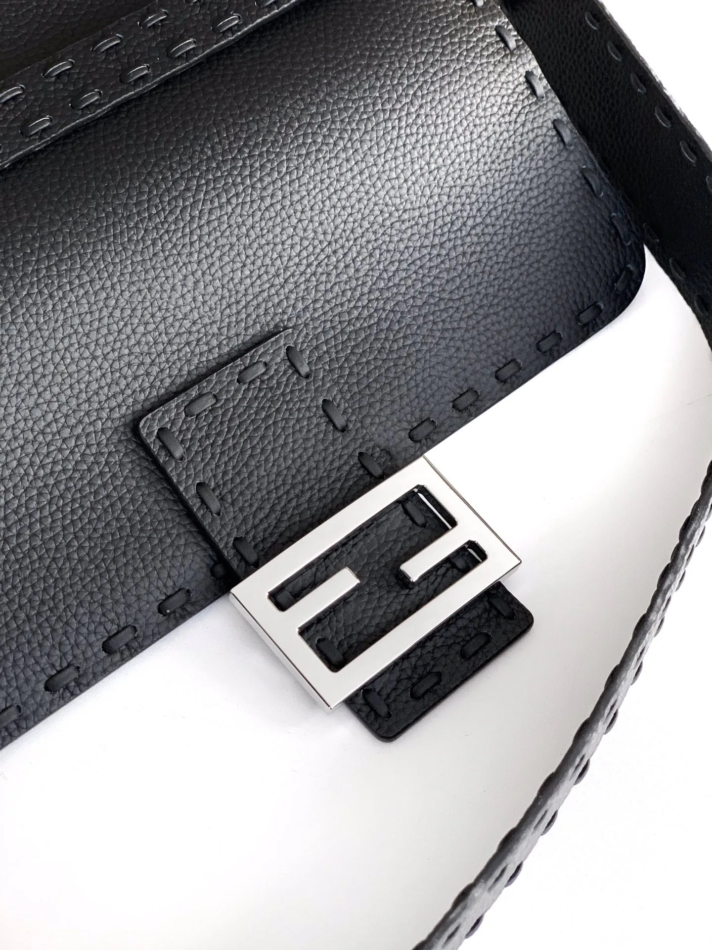 Классические Сумки Женские Fendi 12718237