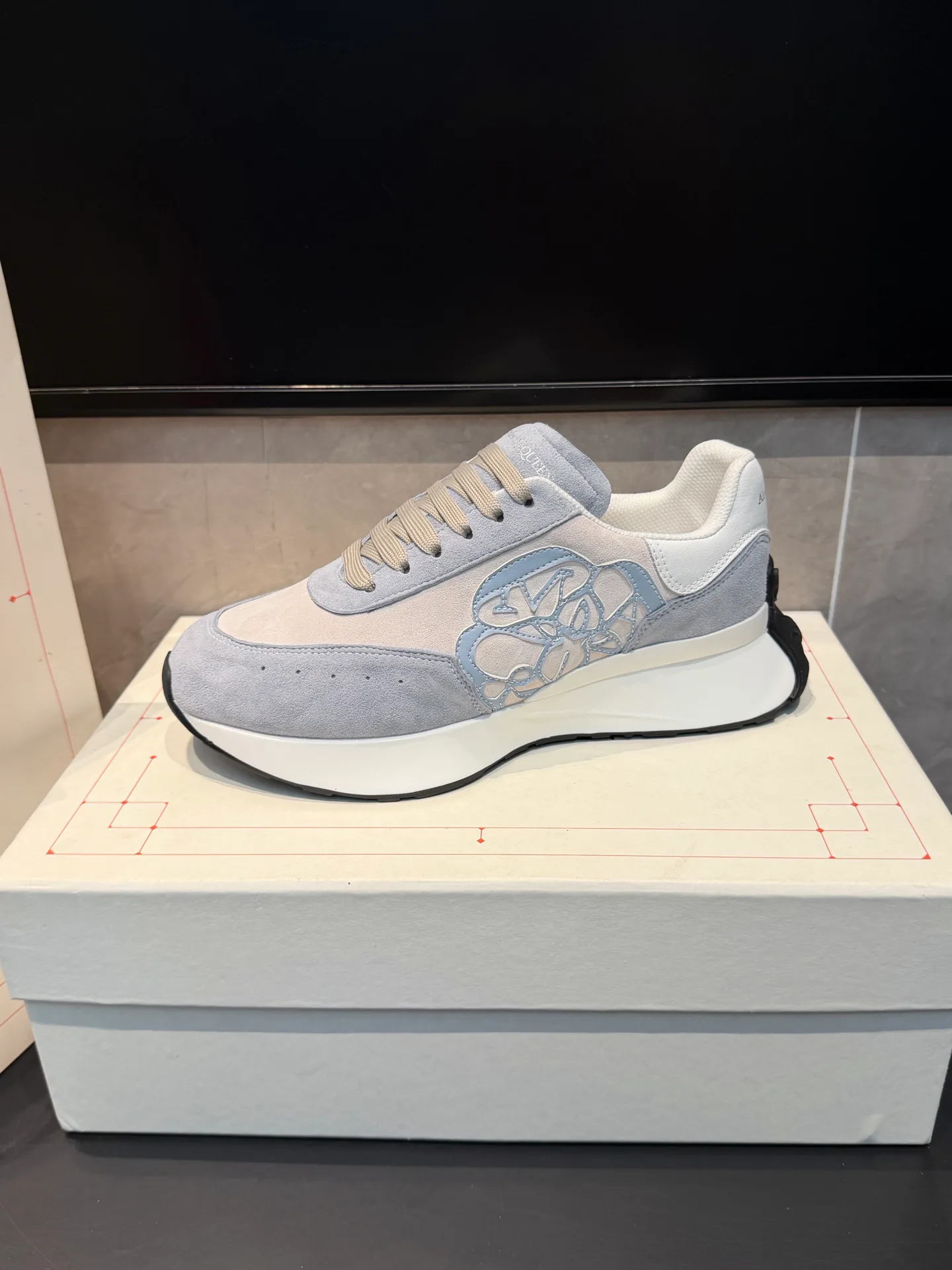 Кроссовки Женские Alexander Mcqueen 18363892