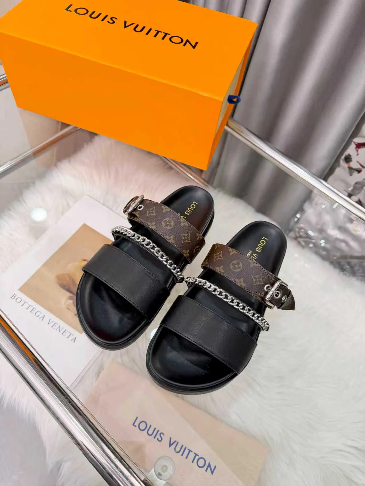 Шлепанцы Женские Louis Vuitton 11529438