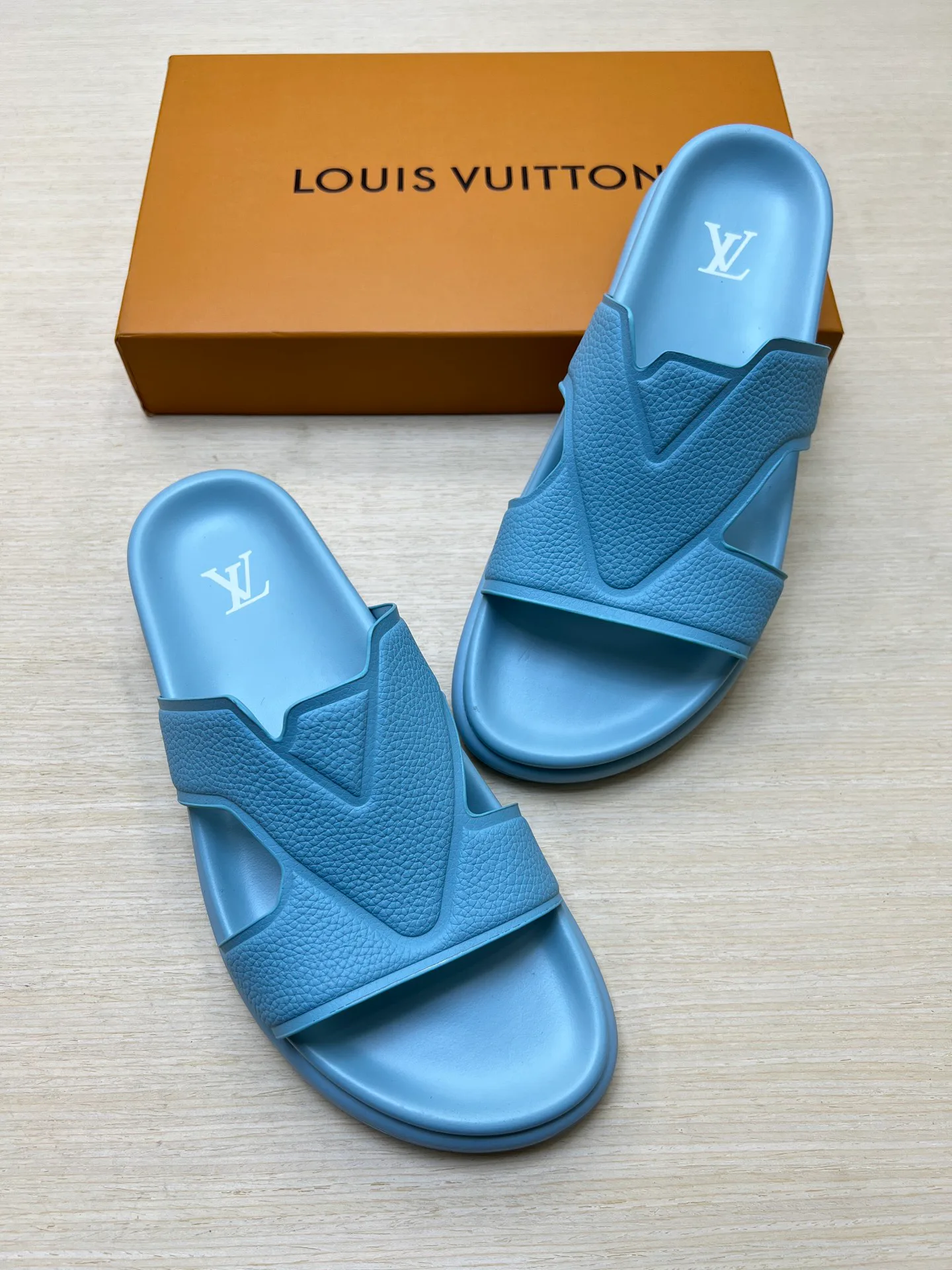 Сандалии Мужские Louis Vuitton 11228583