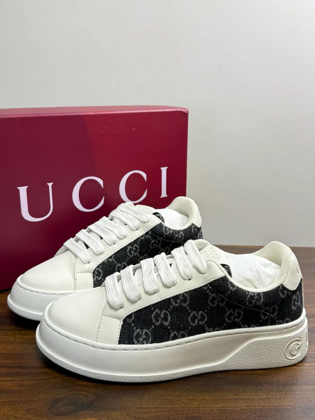 Кроссовки Женские Gucci 19678556