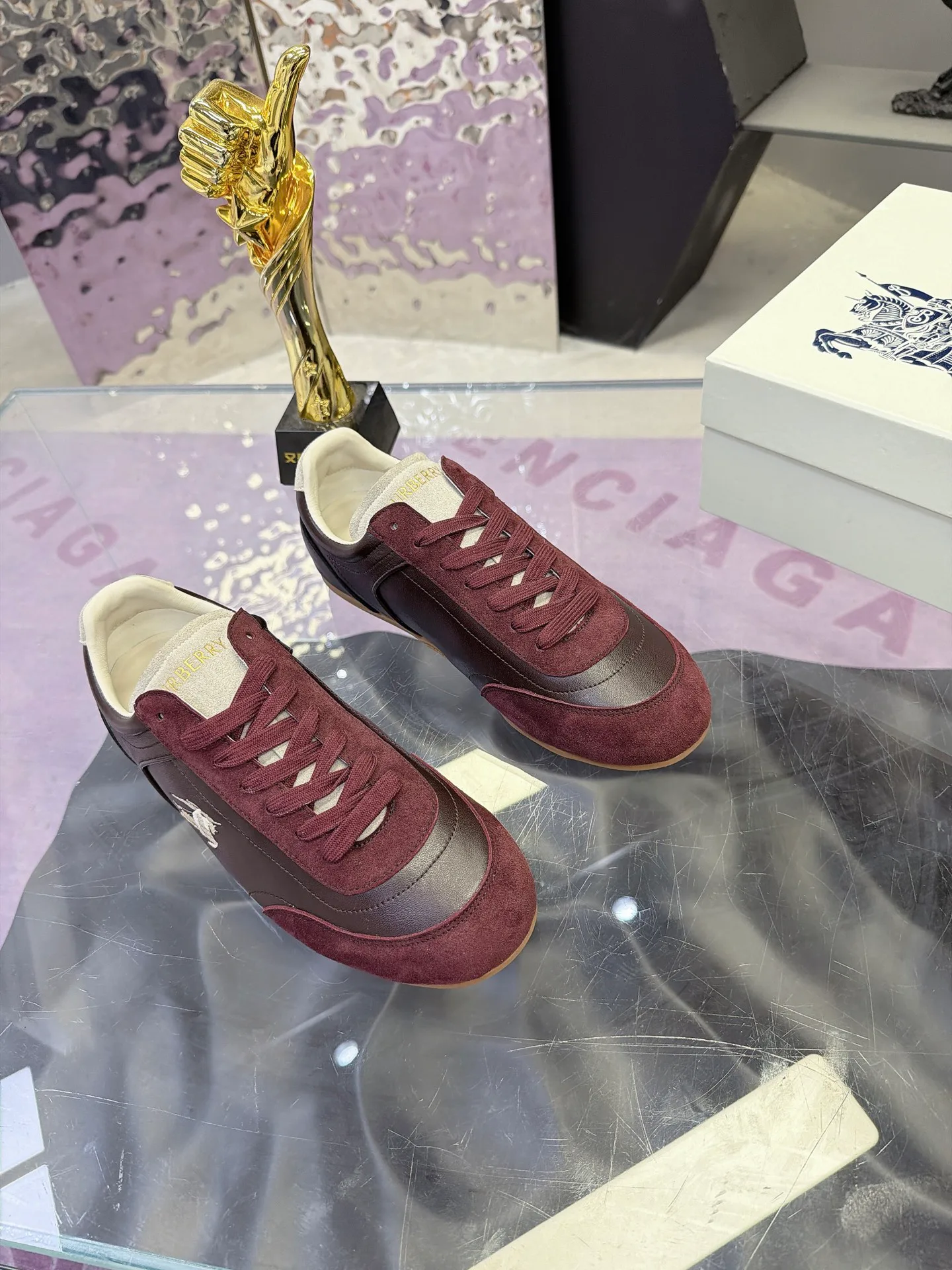 Кроссовки Женские Burberry 18025571