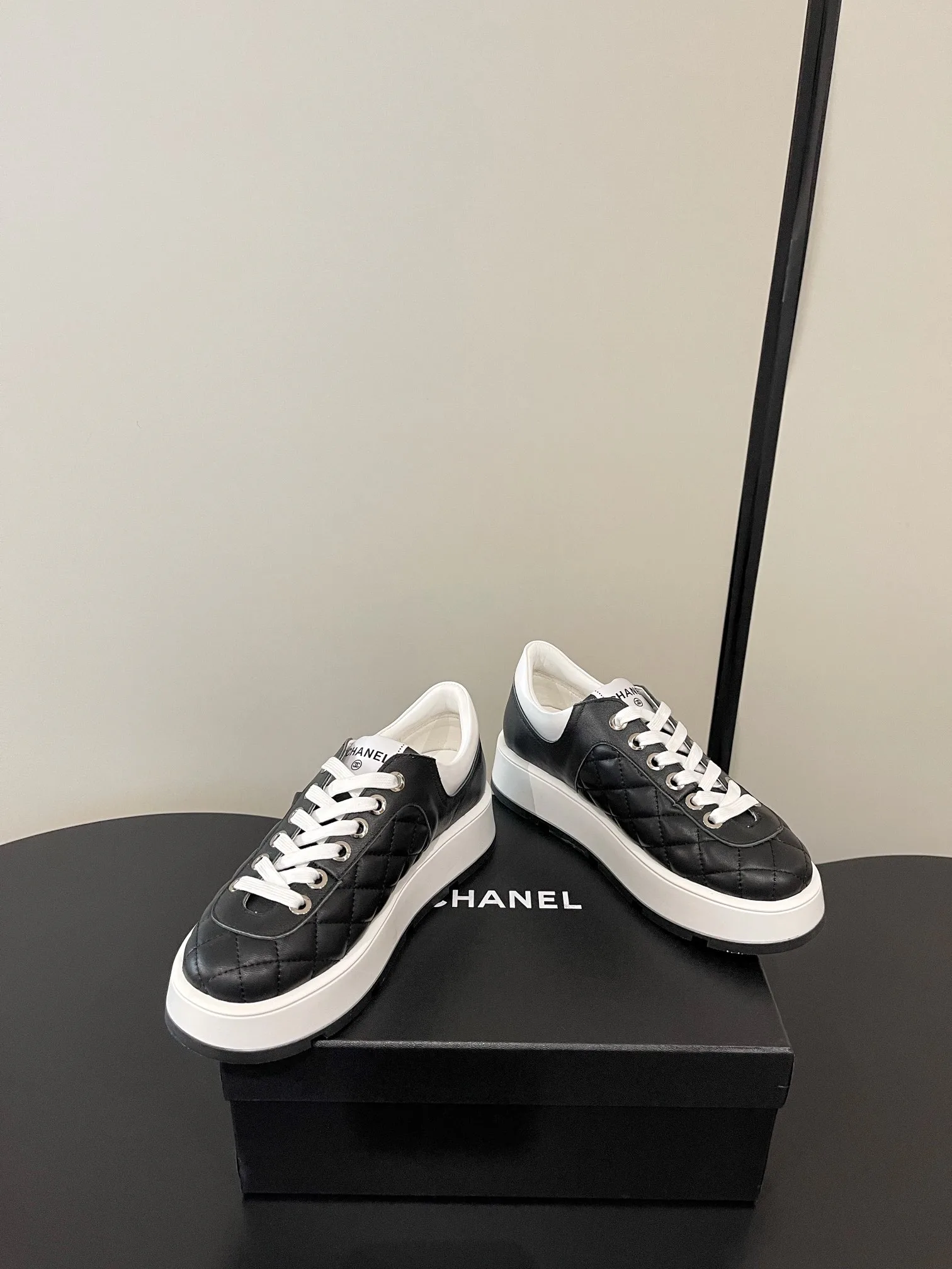Кроссовки Женские Chanel 1761631