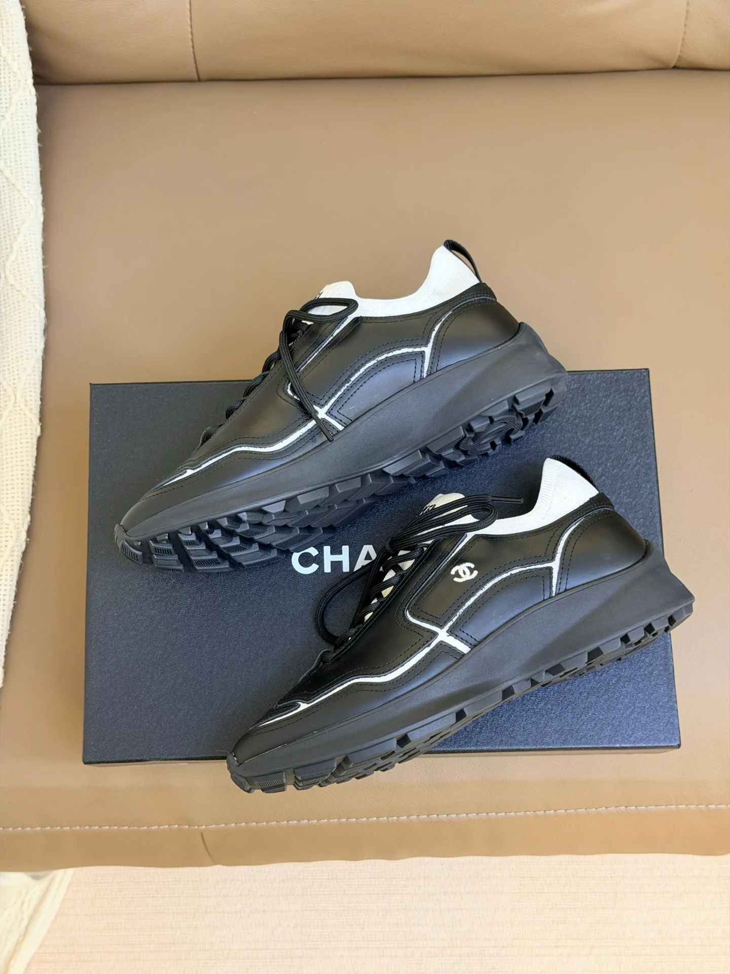 Кроссовки Женские Chanel 17510614