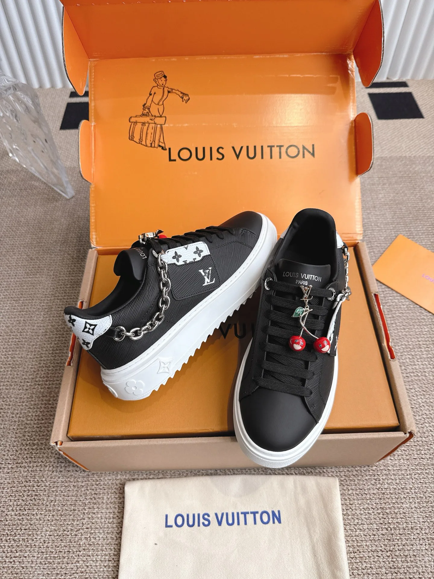 Кроссовки Женские Louis Vuitton 18702933