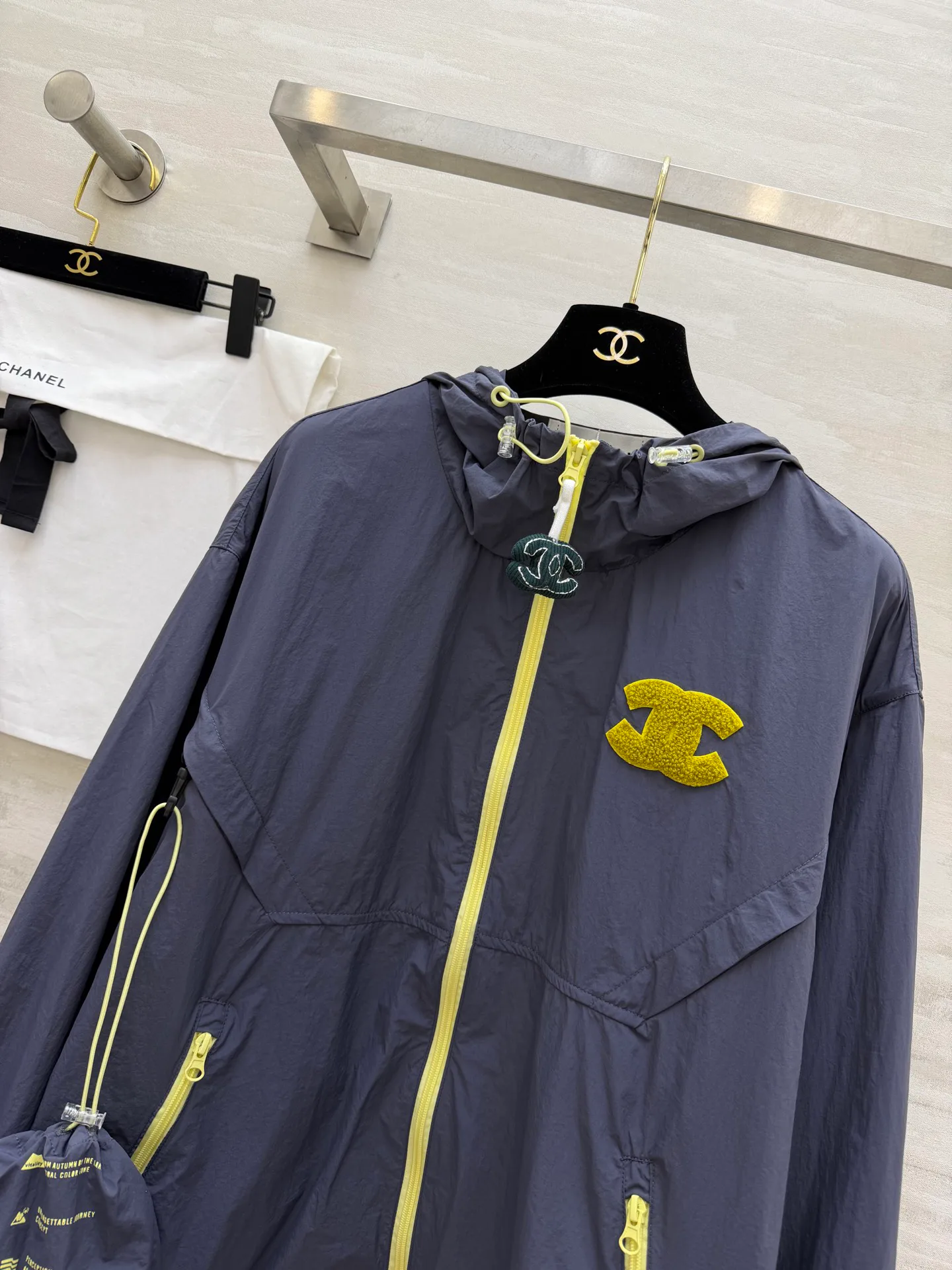 Куртки И Пуховики Женские Chanel 11433534