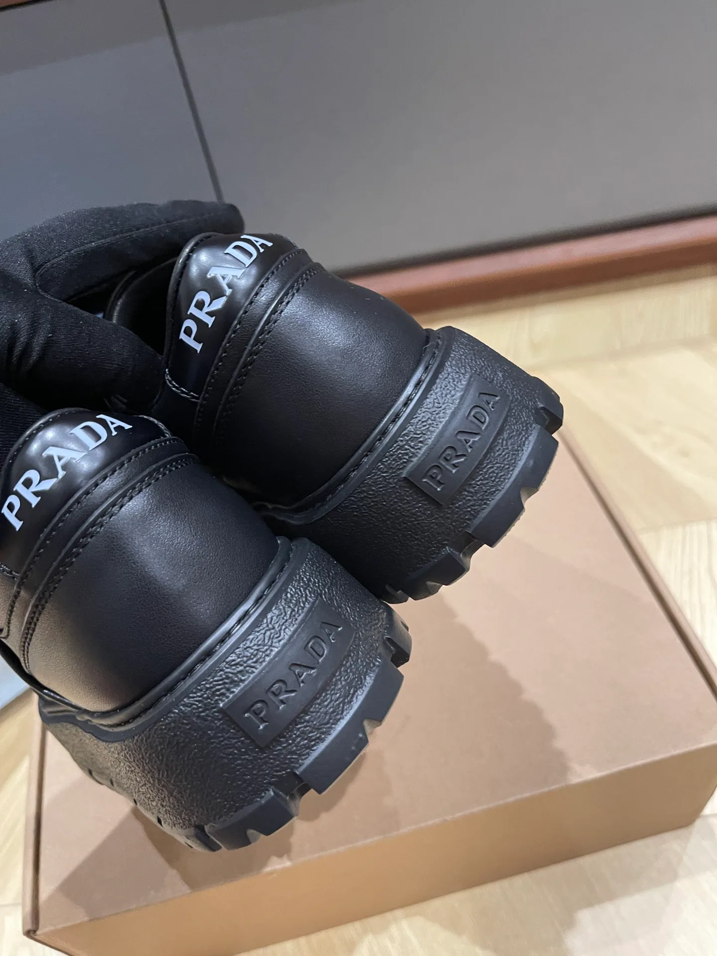 Кроссовки Женские Prada 1138302