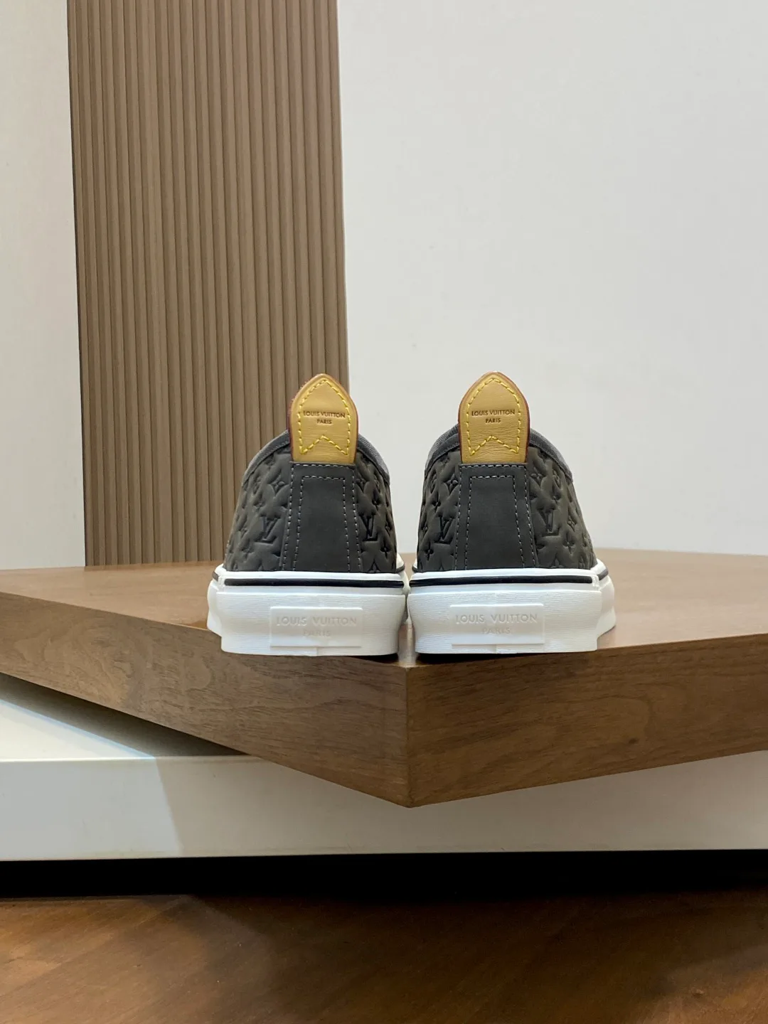 Кроссовки Мужские Louis Vuitton 18707524