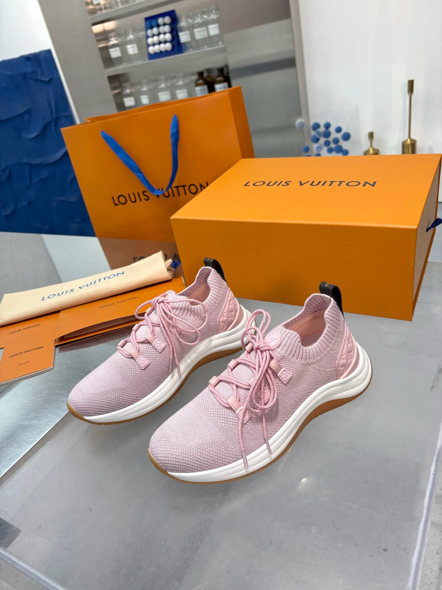Кроссовки Женские Louis Vuitton 18055137