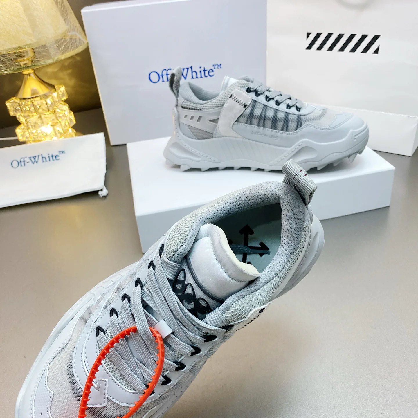 Кроссовки Женские Off-White 17530530