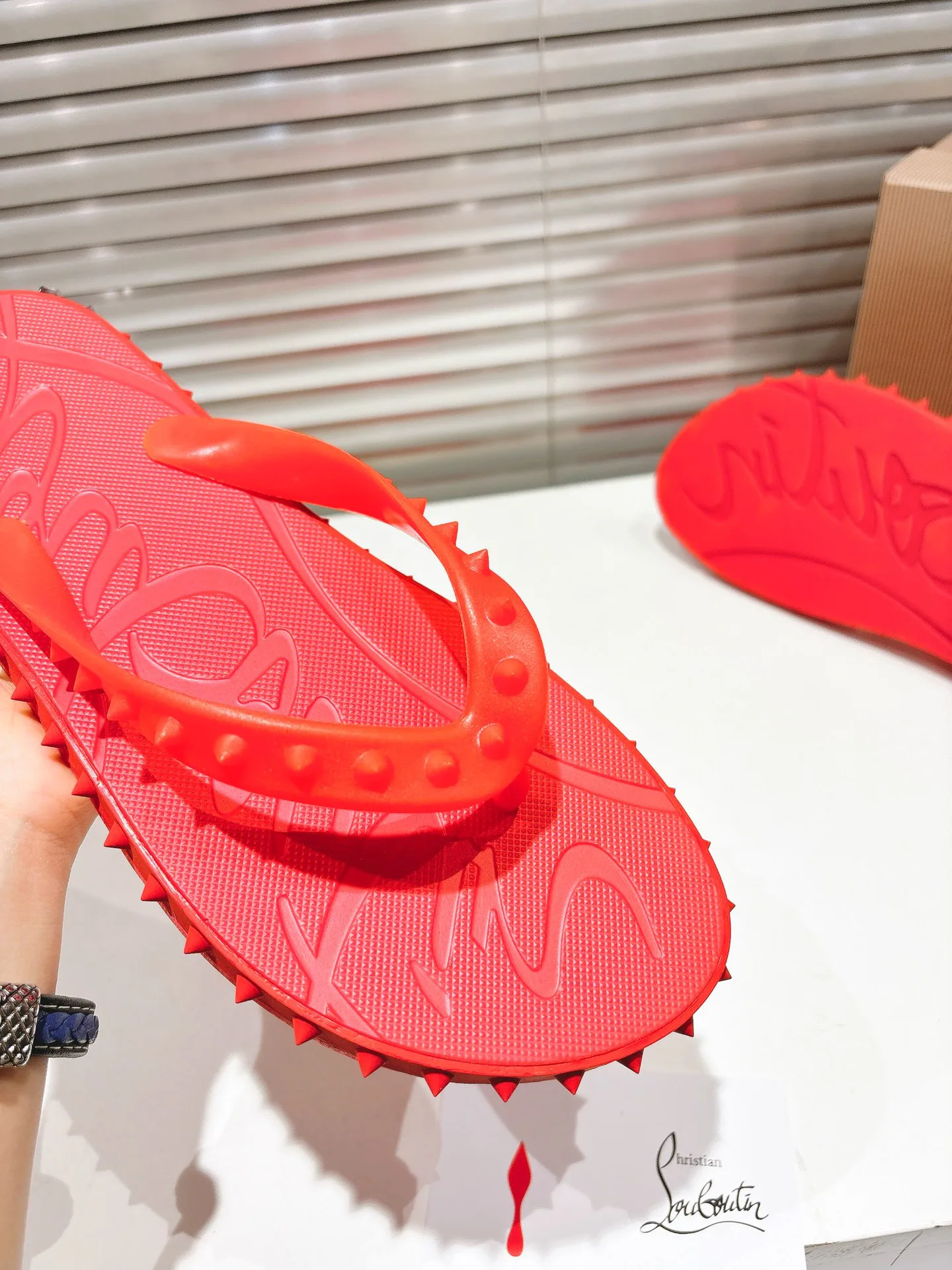 Шлепанцы Женские Christian Louboutin 17604586